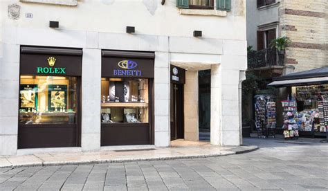 New Opening Boutique Benetti Piazza delle Erbe 39 Verona.